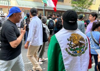 Filas, caos, abucheos y rancheras: Así ha sido votar para las elecciones mexicanas en EEUU