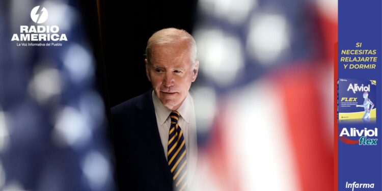 La jefa de campaña admite que Biden ha perdido apoyos pero que seguirá en la carrera