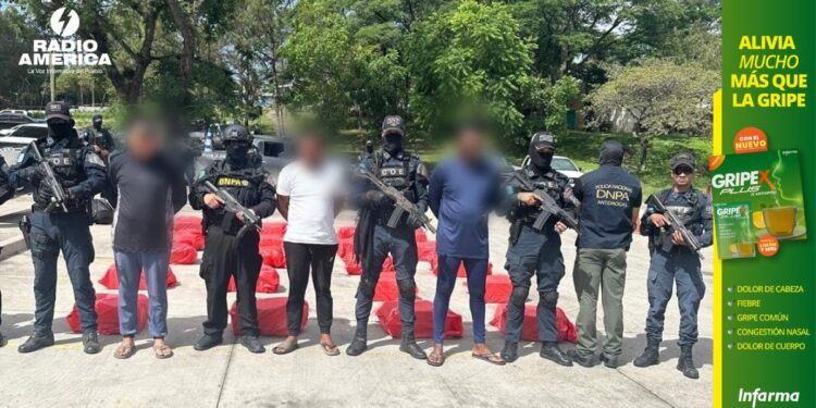 Procesarán a tres colombianos capturados con 500 kilos de cocaína en el Caribe de Honduras