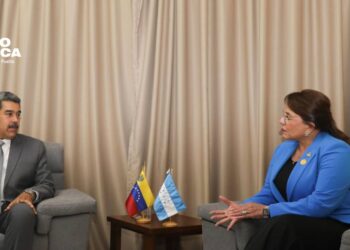 Xiomara Castro felicita a Nicolás Maduro por su reelección como presidente de Venezuela