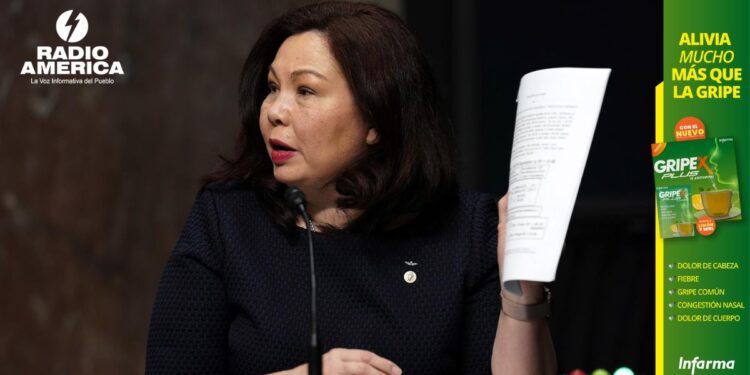 Senadora Tammy Duckworth dice que el impulso de Kamala Harris "sigue creciendo"