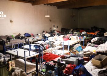 Extorsión de grupos criminales amenaza a albergues de migrantes en la frontera México-EEUU
