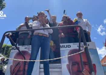 Machado es recibida en la protesta opositora en Caracas al grito de «libertad»