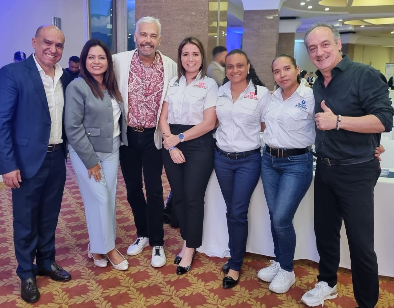 Javier Cruz, Carolina Rodriguez, Pilar Zaldivar, Ada Pineda, Rosemary Rivera y Emilio Fabi.