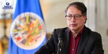 Petro ofrece el avión presidencial para retorno de migrantes de EEUU y convoca a la Celac