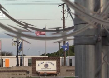 Trump evalúa usar la base de Guantánamo para detener a migrantes indocumentados