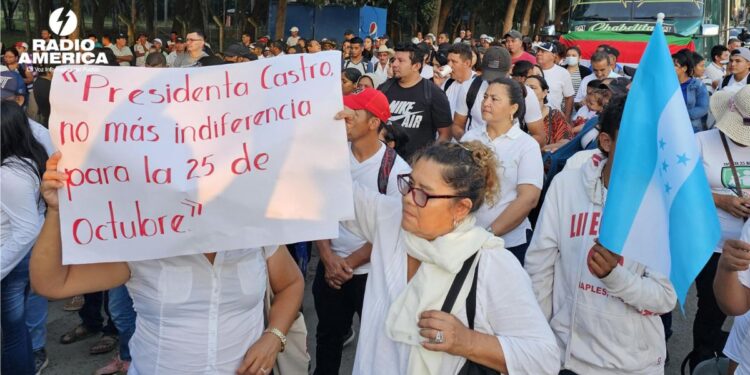 Centenares de hondureños pobres exigen títulos de propiedad de tierra y viviendas dignas