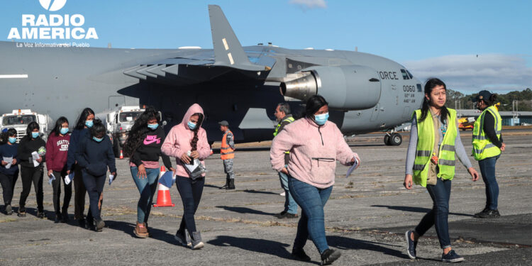 Las deportaciones de Trump pueden desviar migrantes a países como España, coinciden ONG
