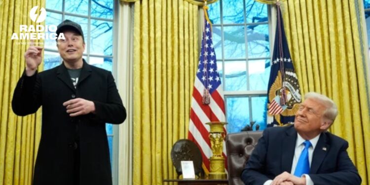 Trump firma un decreto para reducir el tamaño de la Administración y dar más poder a Musk