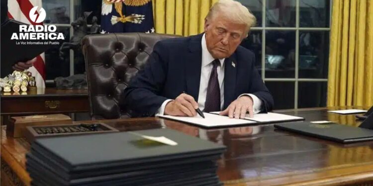 Trump revoca el "parole" de 530.000 cubanos, haitianos, nicaragüenses y venezolanos