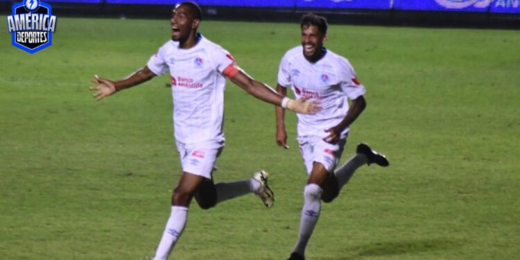 Olimpia conserva el liderato en Honduras tras empatar el clásico con Real España