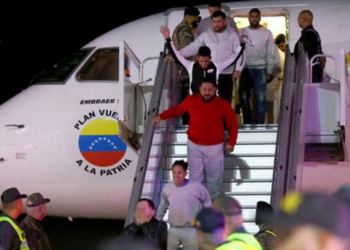Un grupo de 229 venezolanos retornará el domingo a su país desde EE.UU., anuncia Caracas