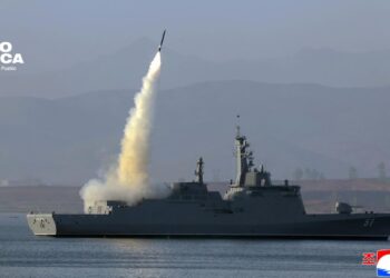 Corea del Norte realiza primera prueba de fuego de los sistemas de armas de nuevo destructor