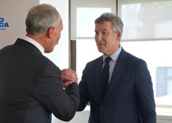 Feijóo del PP de España sostiene encuentro con candidato presidencial nacionalista ‘Tito’ Asfura