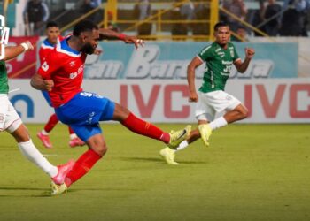 Olimpia le arrebata el primer lugar a Real España