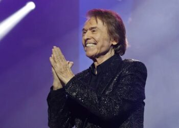 Raphael anuncia su vuelta a la música cuatro meses después de su hospitalización