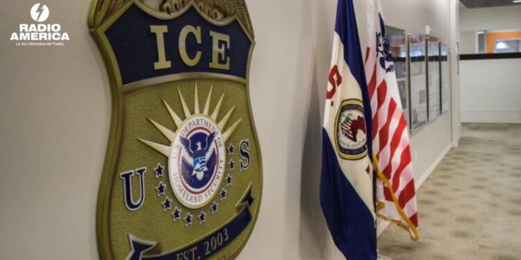 Juez federal dice que una ciudadana estadounidense de 2 años fue deportada con su madre a Honduras