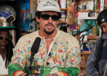 Bad Bunny presume de orgullo puertorriqueño en un concierto en el ‘Tiny Desk’