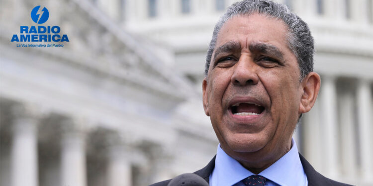 Adriano Espaillat_radioamérica jpg