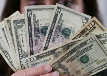 El impuesto a las remesas de EEUU angustia hasta a 40 millones de migrantes y sus familias