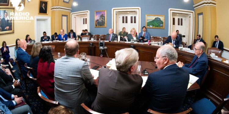 Cámara de Representantes de EE.UU. aprueba plan fiscal de Trump y lo envía al Senado