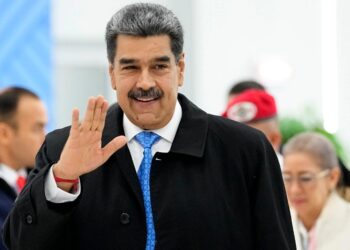 Maduro llama a venezolanos a votar "por la paz y la vida" en comicios de este domingo