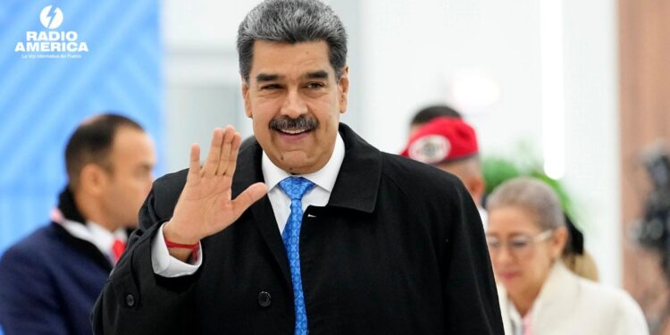 Maduro llama a venezolanos a votar "por la paz y la vida" en comicios de este domingo