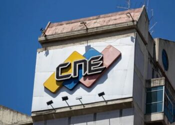 Abren los centros de voto en Venezuela para las elecciones regionales y legislativas