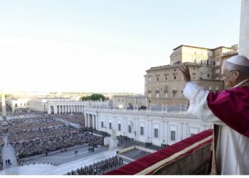 El nuevo papa León XIV saluda en español a su antigua diócesis de Chiclayo en Perú