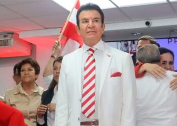 Nasralla acusa a Libre por orquestar campaña de desprestigio en su contra