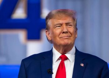 Trump aterriza en Riad en su primera gira internacional a Oriente Medio