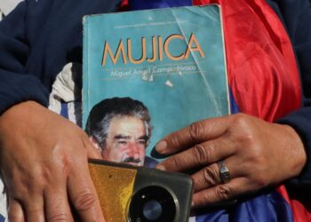 Una multitud de uruguayos despide a Mujica en las calles de Montevideo antes de su velorio
