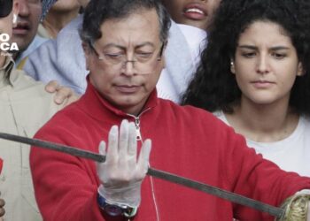 Petro toma la espada del Libertador para que guíe la consulta popular sobre reformas