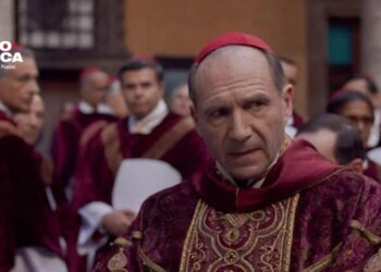 Ralph Fiennes, actor en ‘Cónclave’: Tengo curiosidad por saber a quién elegirán como papa