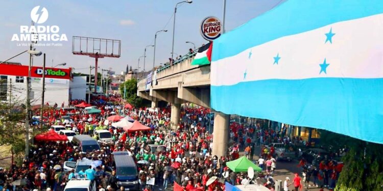 Trabajadores hondureños exigen empleo y salario digno; empresarios proponen pacto nacional