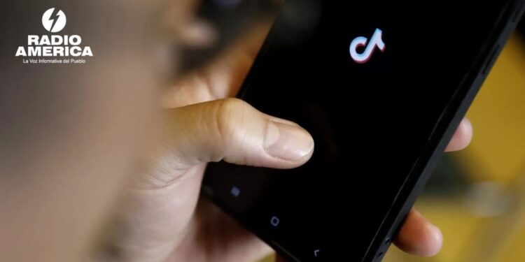 Irlanda multa con 530 millones a TikTok por transferir datos personales de Europa a China