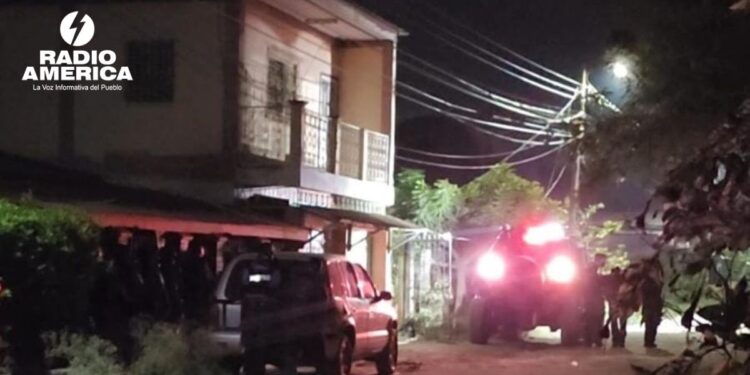 Empleado de la DLCN ebrio hiere a tres policías tras agredir a su pareja