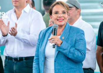 Xiomara Castro_radioa américa jpg dos