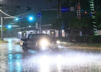 El huracán Erick toca tierra como categoría 3 en el estado mexicano de Oaxaca