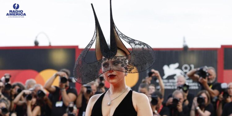 Lady Gaga debuta en el Tudum de Netflix como parte del elenco de 'Wednesday'