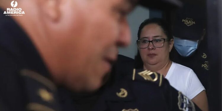 La defensora Ruth López continuará en prisión tras la audiencia inicial del proceso penal