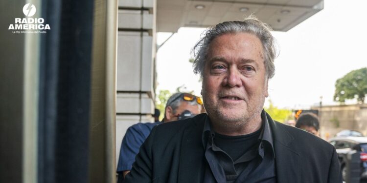 Bannon pide a Trump investigar a Musk y aboga por su deportación "inmediata"