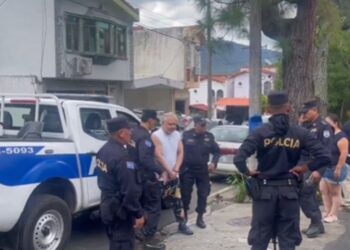 Detenido en El Salvador un abogado crítico de Gobierno de Bukele por "lavado de dinero"