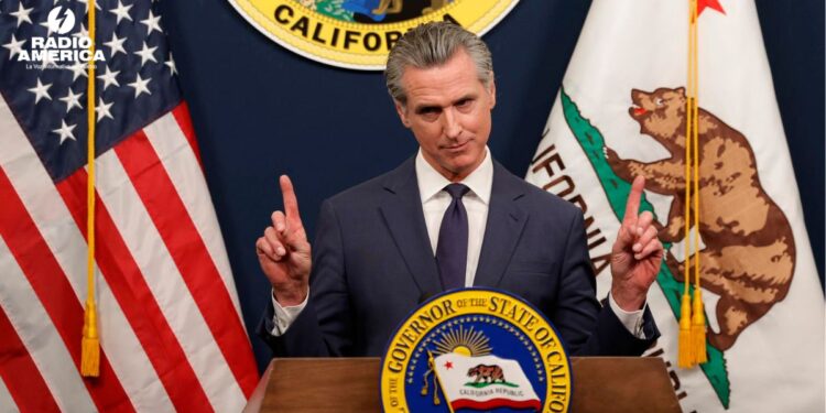Gobernador de California acusa a Trump de "inflamar" Los Ángeles hasta el toque de queda
