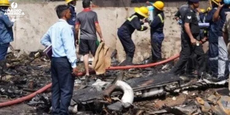 Hallan a un superviviente del accidente aéreo de Air India