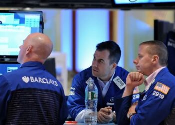 Wall Street cae tras el ataque de Israel a Irán, que disparó los precios del petróleo