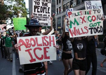 Las protestas contra el "autoritarismo" de Trump se saldan con decenas de arrestos