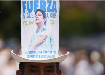 El senador Uribe Turbay es llevado a una cirugía de urgencia por nuevo sangrado cerebral