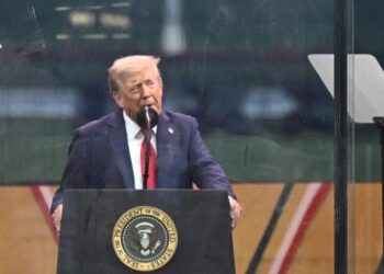 Trump advierte a Irán que si ataca objetivos de EE.UU. responderá con todas sus fuerzas