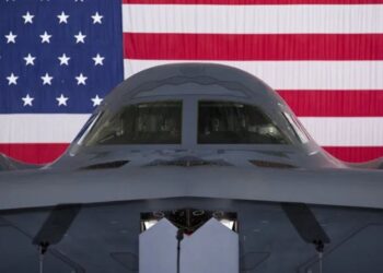 EE.UU. moviliza bombarderos hacia el Pacífico mientras Trump sopesa si atacar a Irán